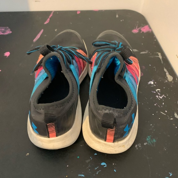 Girls Under Armour sneakers 3.5 - Picture 3 of 5